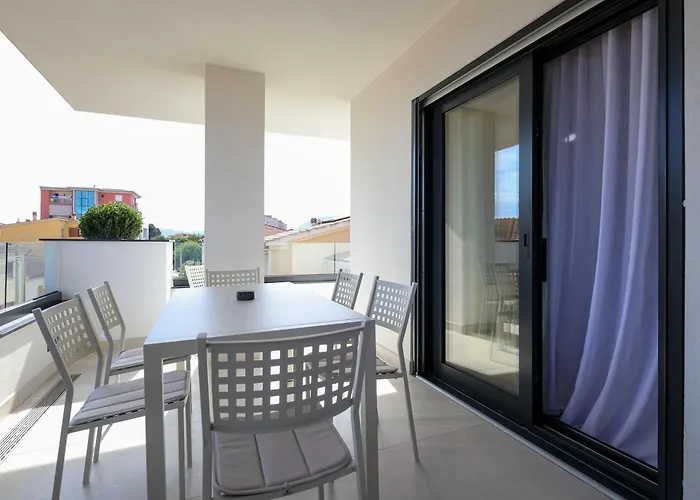 Elegant New Luxe 2br Azulis Apartment#7 - Big Terrace - Smart Check-in - Free Secure Parking *