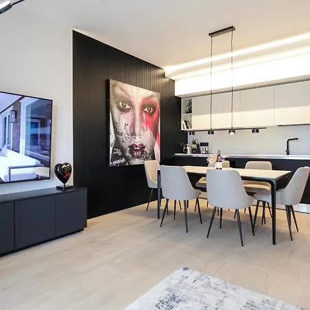 Azulis Pisano Suite 7 City View