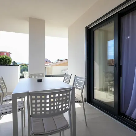 Appartement Azulis 7 Pisano - 2br Apt, 2 Terraces, Lift & Parking, Aldo Moro