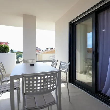 Azulis 7 Pisano - 2br Apt, 2 Terraces, Lift & Parking, Aldo Moro *