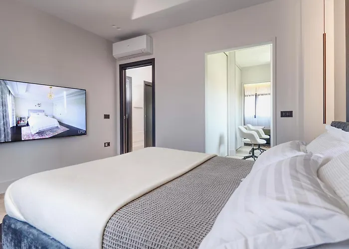 Apartman Elegant New Luxe 2br Azulis Apartment#7 - Big Terrace - Smart Check-in - Free Secure Parking *