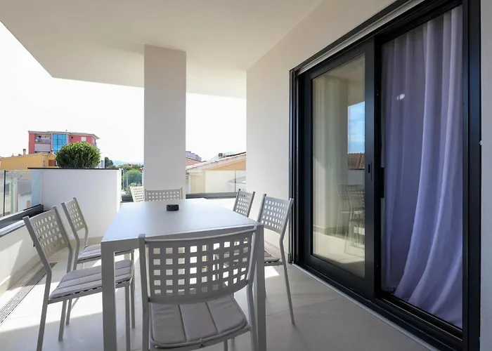 Apartman Elegant New Luxe 2br Azulis Apartment#7 - Big Terrace - Smart Check-in - Free Secure Parking